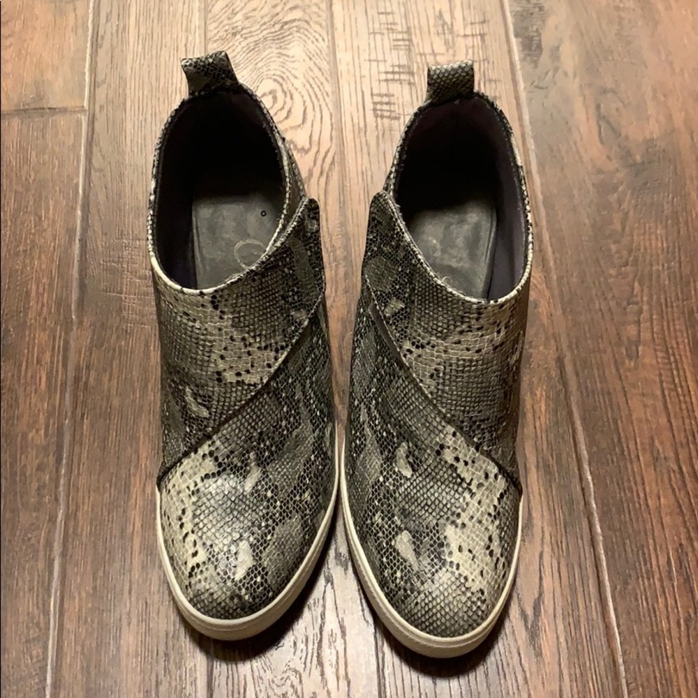Snakeskin wedge sneakers!!